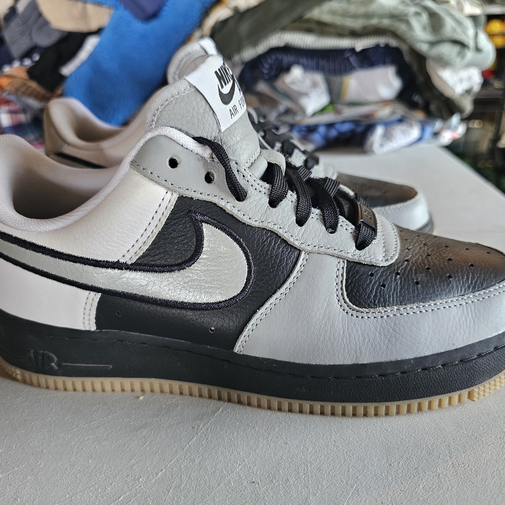 Nike Black and White Sneakers